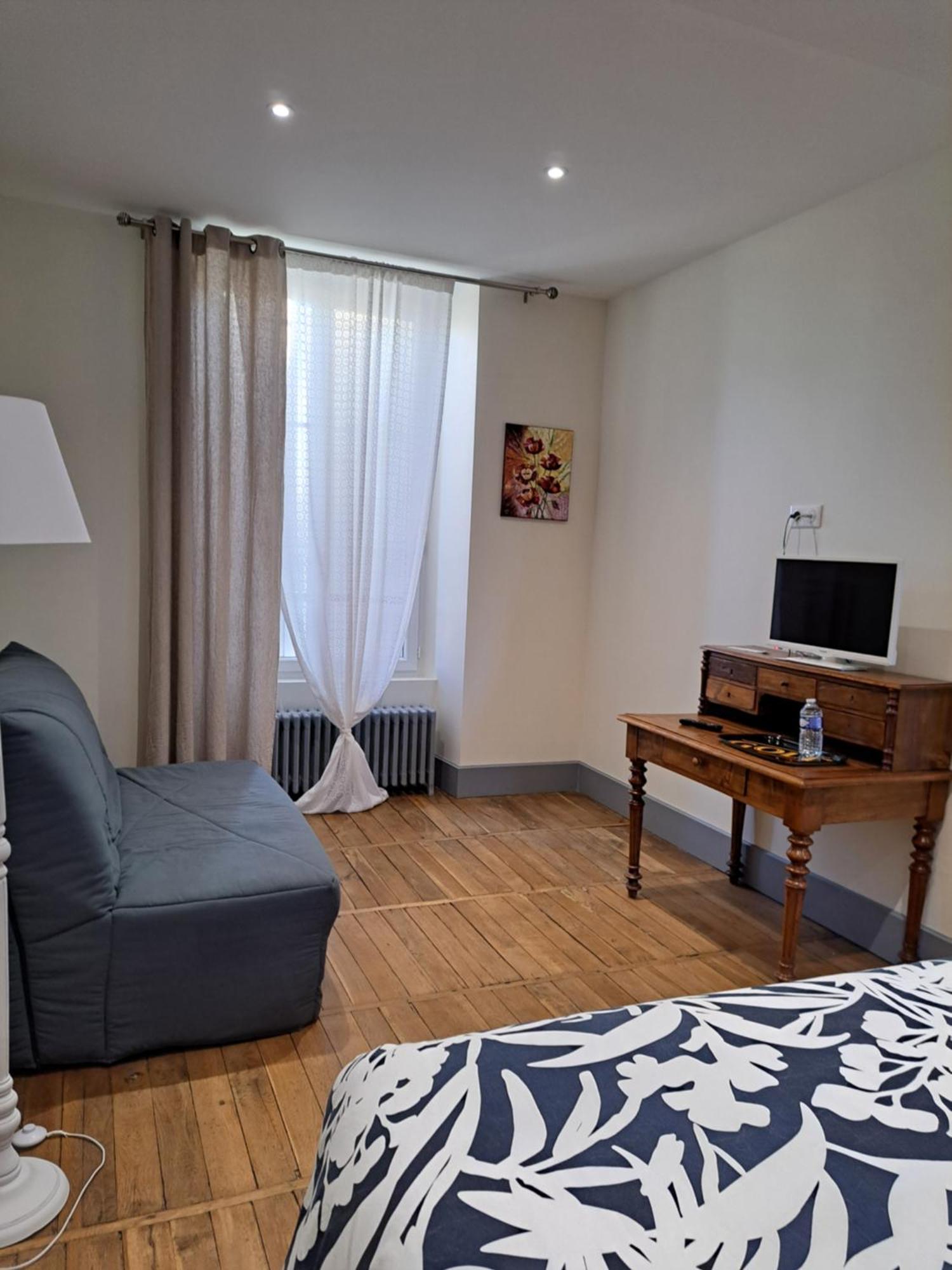 Au P'Tit Gueul'Ton Bed and Breakfast Les Aix-d'Angillon Exteriör bild